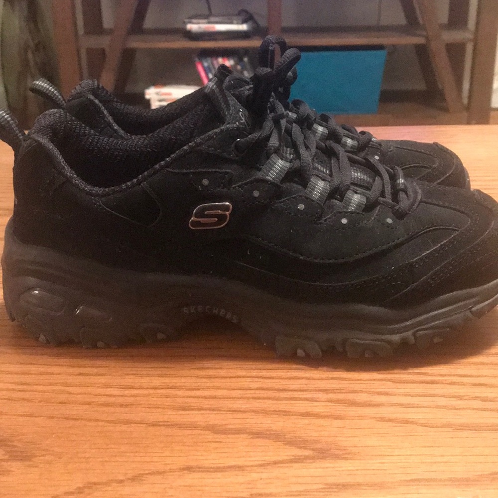 Size 7 black sketchers
